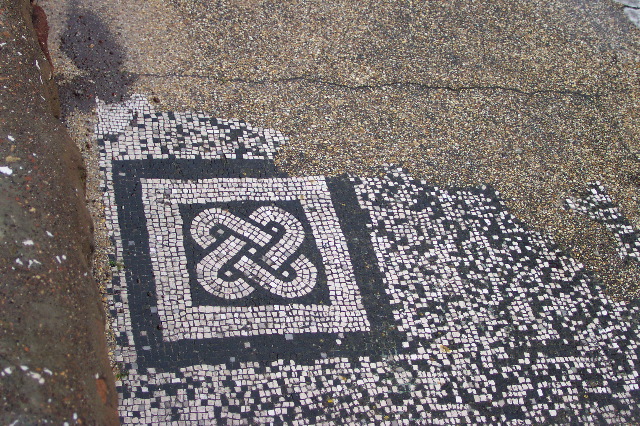 Solomons knot mosaic on floor of synagogue, Ostia Antica